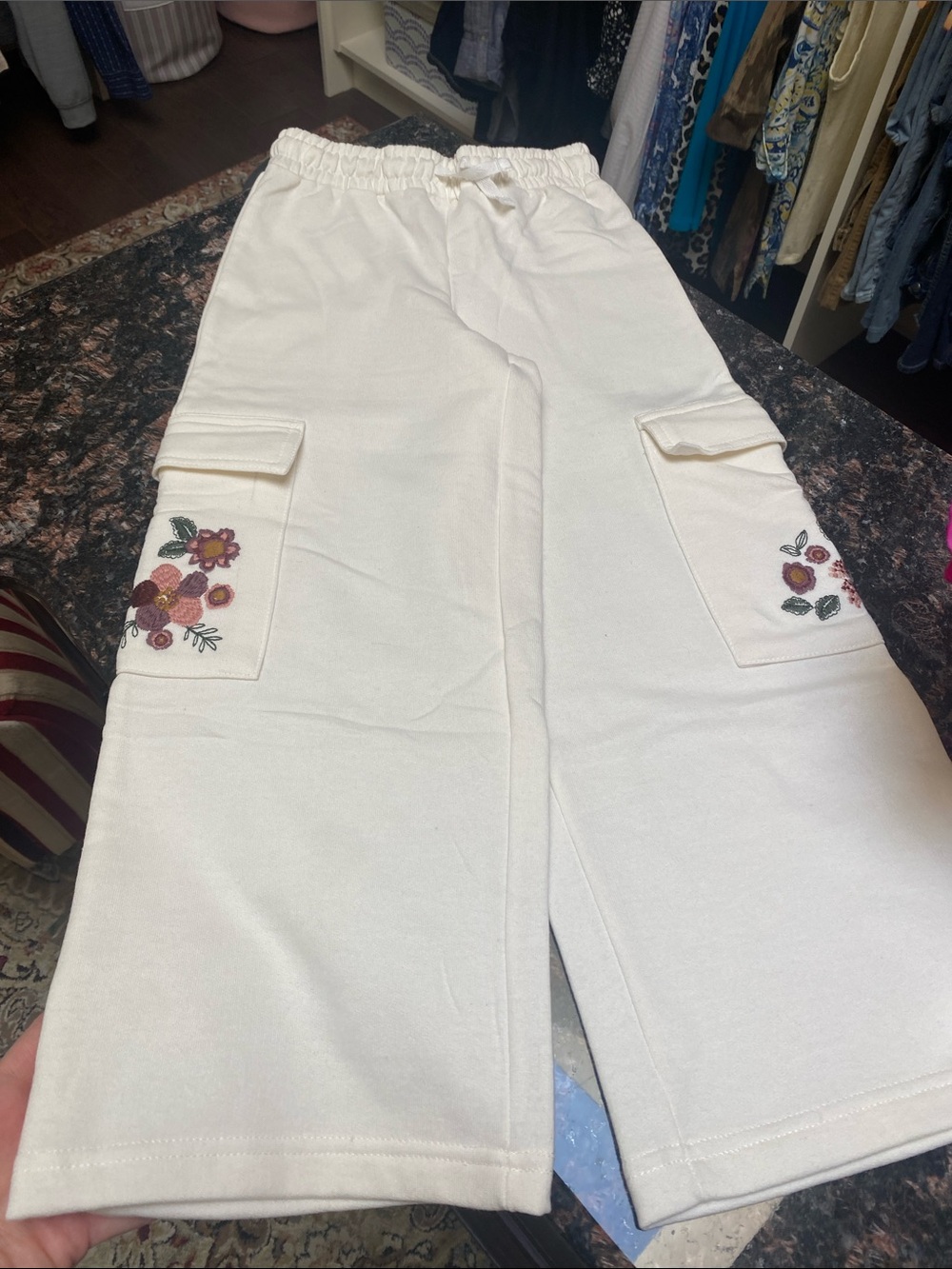 VIGOSS - Girls Cream Wide-Leg Sweatpants with Elastic Waist.  Size 7. Like NEW!